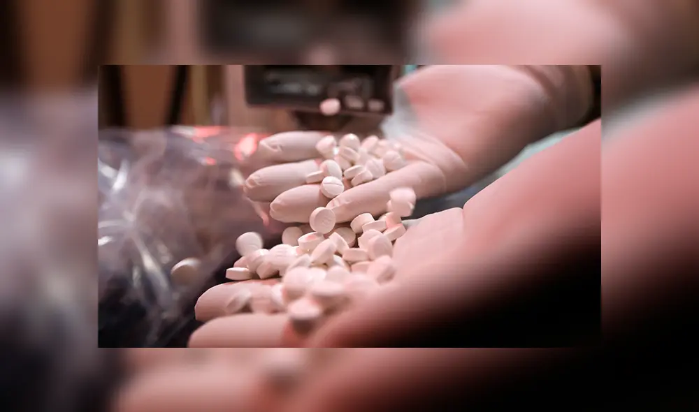 Un empleado de una fábrica farmacéutica siria muestra píldoras del medicamento hidroxicloroquina, utilizado en el tratamiento de la COVID-19. | Foto: Louai Beshara / AFP Un empleado de una fábrica farmacéutica siria muestra píldoras del medicamento hidroxicloroquina, utilizado en el tratamiento de la COVID-19. | Foto: Louai Beshara / AFP