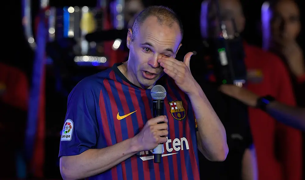 Andrés Iniesta expresando su tristeza en sus últimos momentos vistiendo los colores del FC Barcelona. | Foto: AFP Andrés Iniesta expresando su tristeza en sus últimos momentos vistiendo los colores del FC Barcelona. | Foto: AFP