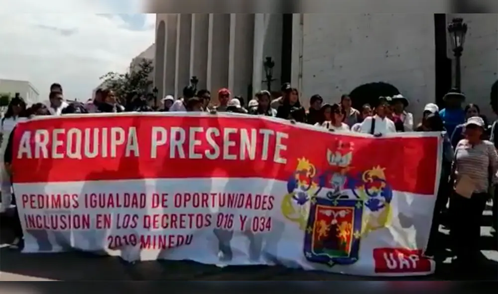 Universitarios se movilizaron por las principales calles del Cercado de Arequipa.