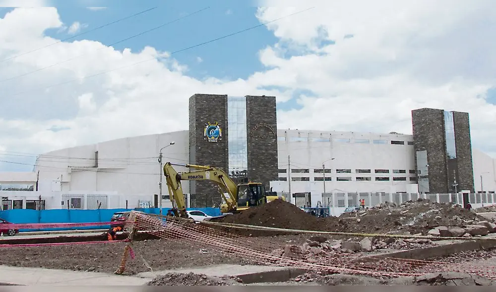 exterior. Aparte de obras de iluminación, Gobierno Regional de Puno continúa la construcción de otros componentes del estadio. exterior. Aparte de obras de iluminación, Gobierno Regional de Puno continúa la construcción de otros componentes del estadio.