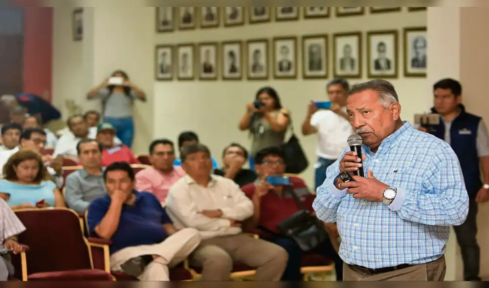 Exposición. Martín Gamarra, funcionario de la ANA, expuso inviabilidad de bocatoma única ante Mesa Técnica de Chinecas. Exposición. Martín Gamarra, funcionario de la ANA, expuso inviabilidad de bocatoma única ante Mesa Técnica de Chinecas.
