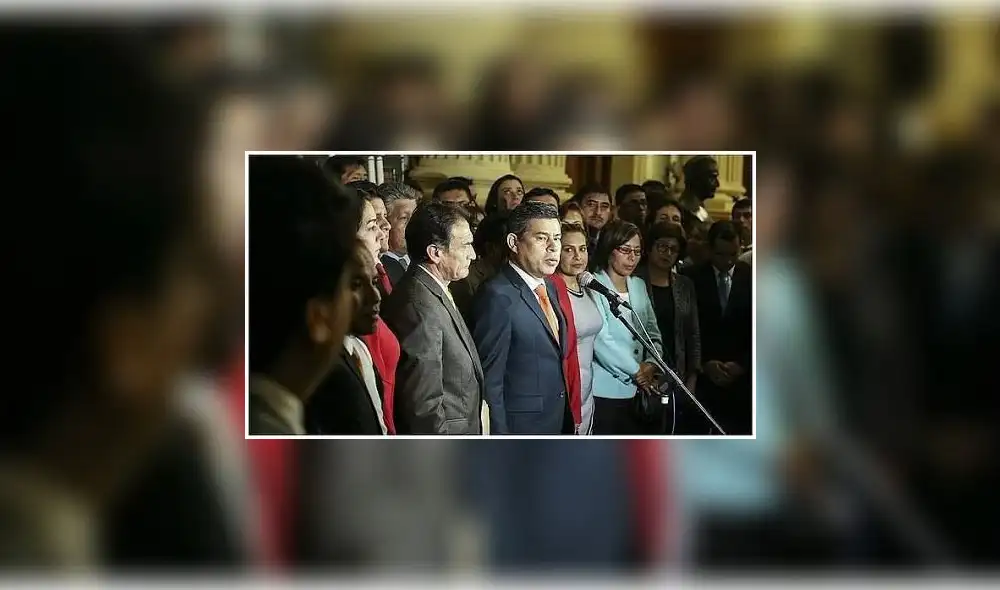 Una interrupción, por favor Una interrupción, por favor