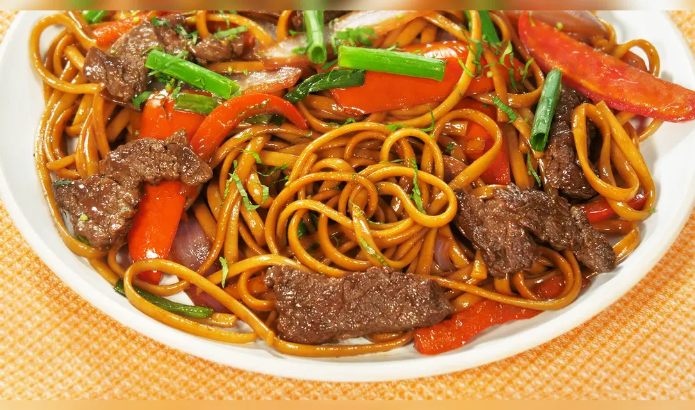 Aprende esta delicisosa y fácil receta: el tallarín saltado criollo.