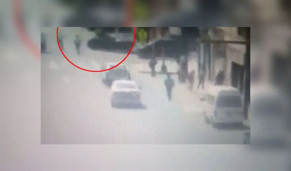 Jesús María: policía fue baleado por conductor que fugó de operativo del SAT. (Foto: Captura de video / Serenazgo Jesús María) Jesús María: policía fue baleado por conductor que fugó de operativo del SAT. (Foto: Captura de video / Serenazgo Jesús María)