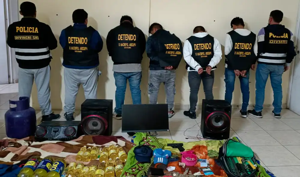 Sujetos se trasladaban en dos vehículos. Foto: PNP