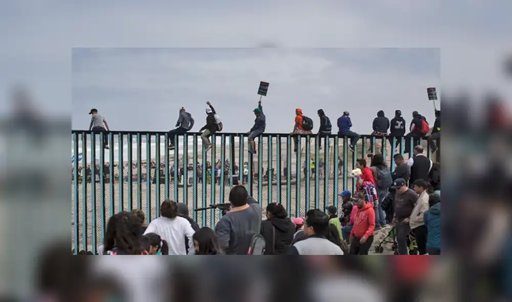 Migrantes llegan a frontera de México con EE.UU. para pedir asilo