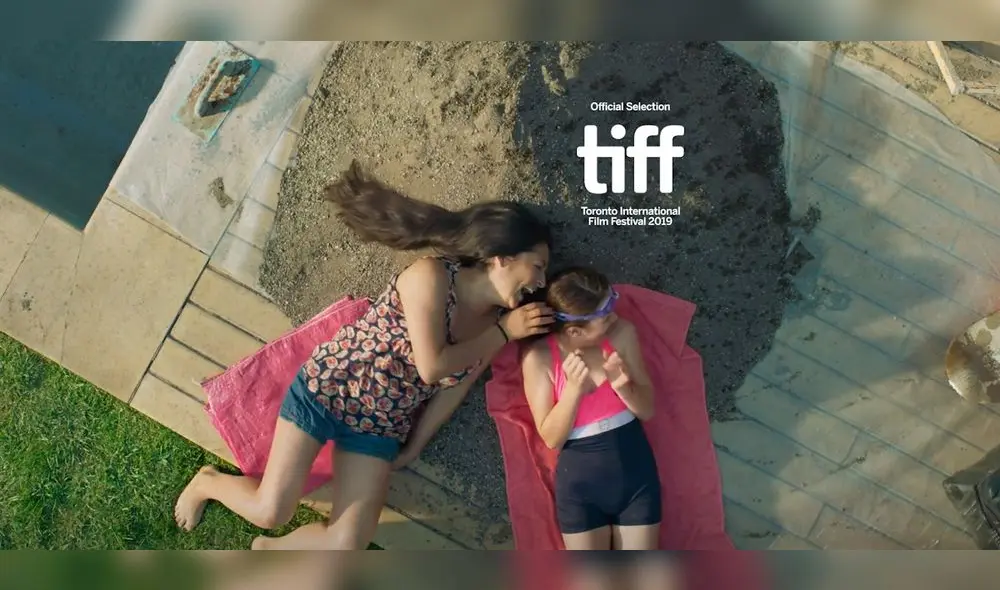 Preparándose para su viaje anual de Navidad para ver a su hijo adolescente, Lina se da cuenta de que éste ya no la necesita como antes Preparándose para su viaje anual de Navidad para ver a su hijo adolescente, Lina se da cuenta de que éste ya no la necesita como antes