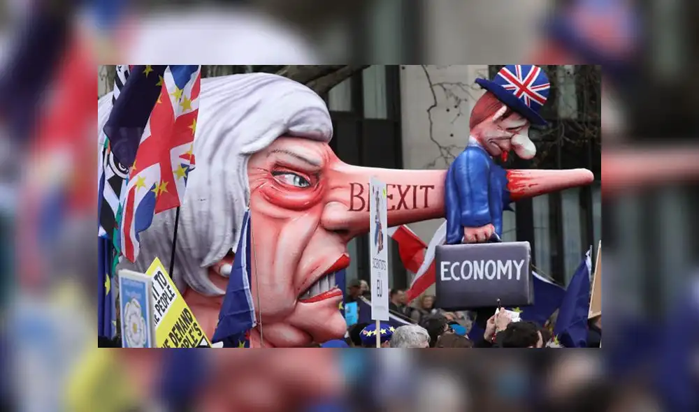 Los anti-Brexit salen a la calle y May se apura en convencer a los diputados