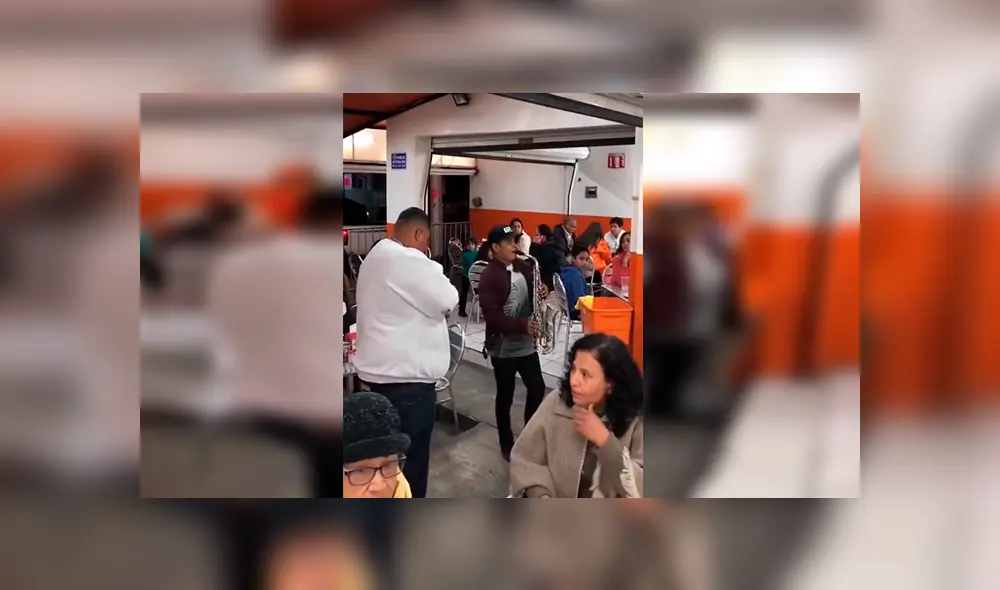 En YouTube, unos jóvenes ingresaron a un restaurante y realizan freestyle usando de ejemplo a los clientes.