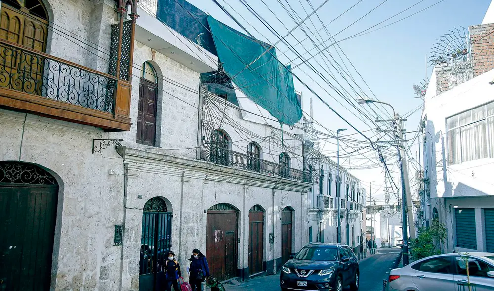 Atentado. Primera cuadra de la calle Beaterio, la dueña hizo obras en este inmueble protegido con una resolución falsa. Foto: La República