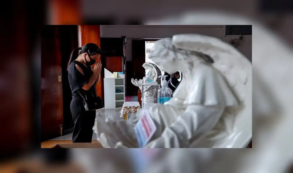 Este Viernes Santo muchas personas han rezado para que cese la pandemia del coronavirus. Foto: EFE Este Viernes Santo muchas personas han rezado para que cese la pandemia del coronavirus. Foto: EFE