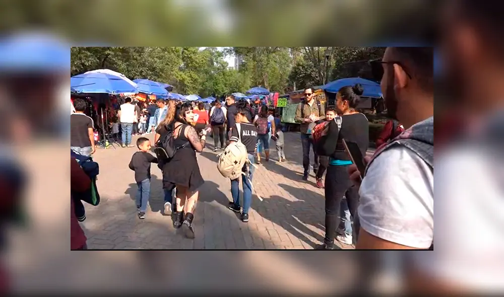 Una madre detuvo la batalla de Pokémon GO de su hija y le regaña. Una madre detuvo la batalla de Pokémon GO de su hija y le regaña.