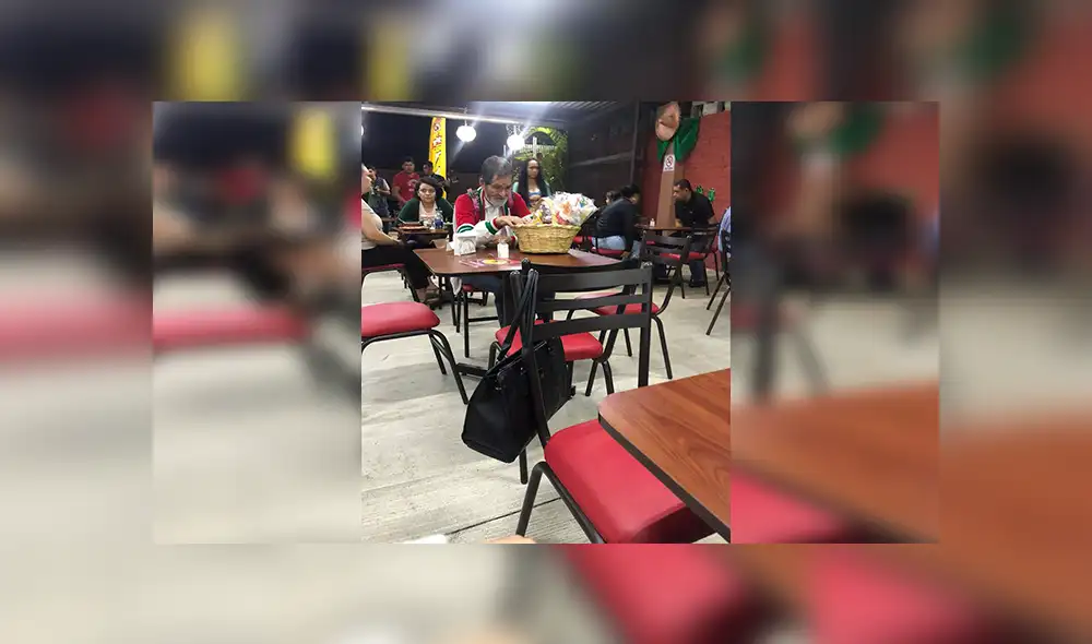 En Facebook, el niño se conmovió al percatarse del anciano vendedor de dulces y quiso ayudarlo. En Facebook, el niño se conmovió al percatarse del anciano vendedor de dulces y quiso ayudarlo.