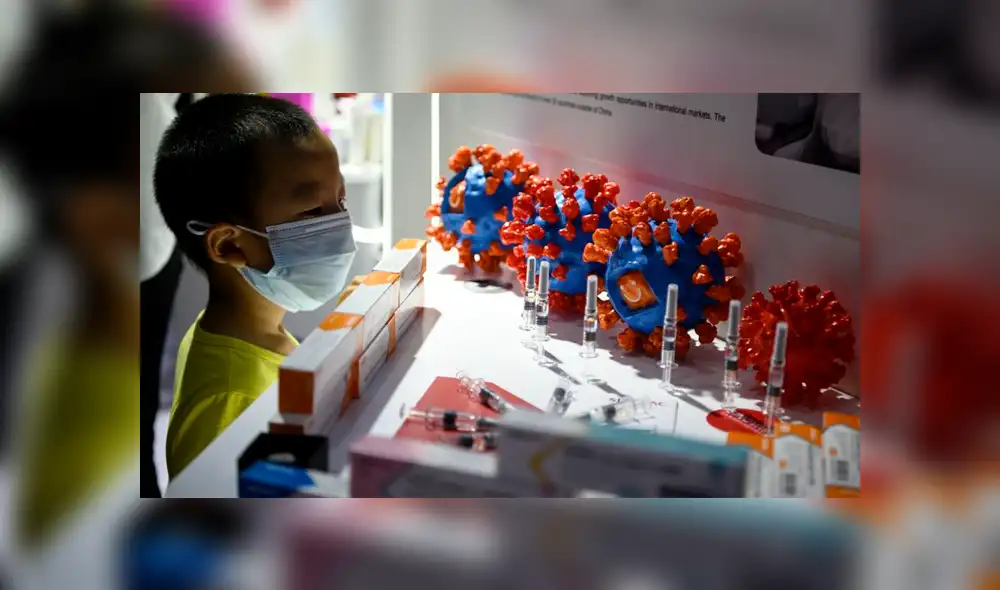 Dos compañías farmacéuticas chinas exhibieron por primera vez en una feria comercial sus potenciales vacunas contra el coronavirus. Foto: AFP / Noel Celis Dos compañías farmacéuticas chinas exhibieron por primera vez en una feria comercial sus potenciales vacunas contra el coronavirus. Foto: AFP / Noel Celis