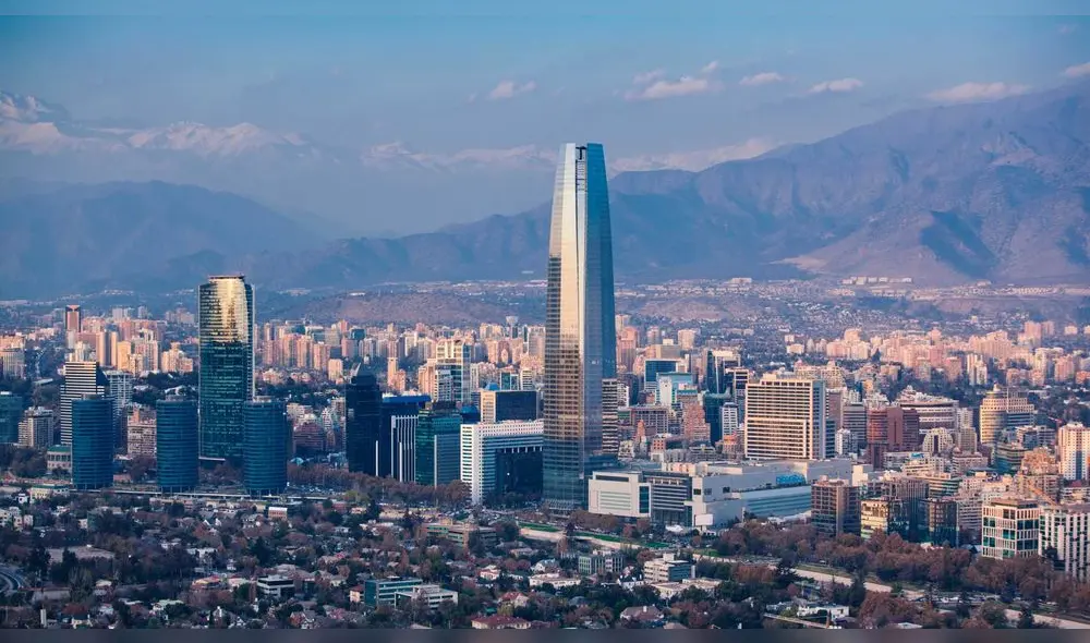 Chile, pese al clima político que viven, tiene uno de los sueldos mínimos más altos en Sudamérica: US$ 318 al mes. Chile, pese al clima político que viven, tiene uno de los sueldos mínimos más altos en Sudamérica: US$ 318 al mes.