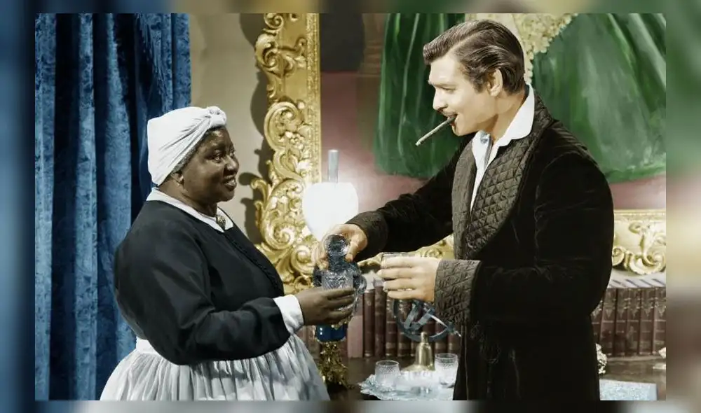 Hattie McDaniel al lado de Clark Gable en una escena de 'Lo que el viento se llevó'.