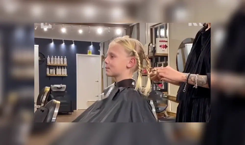 Revisa las imágenes del video viral de Facebook que muestra el valiente gesto de un niño, quien dejó crecer su cabello para luego donarlo a las personas con cáncer. Revisa las imágenes del video viral de Facebook que muestra el valiente gesto de un niño, quien dejó crecer su cabello para luego donarlo a las personas con cáncer.
