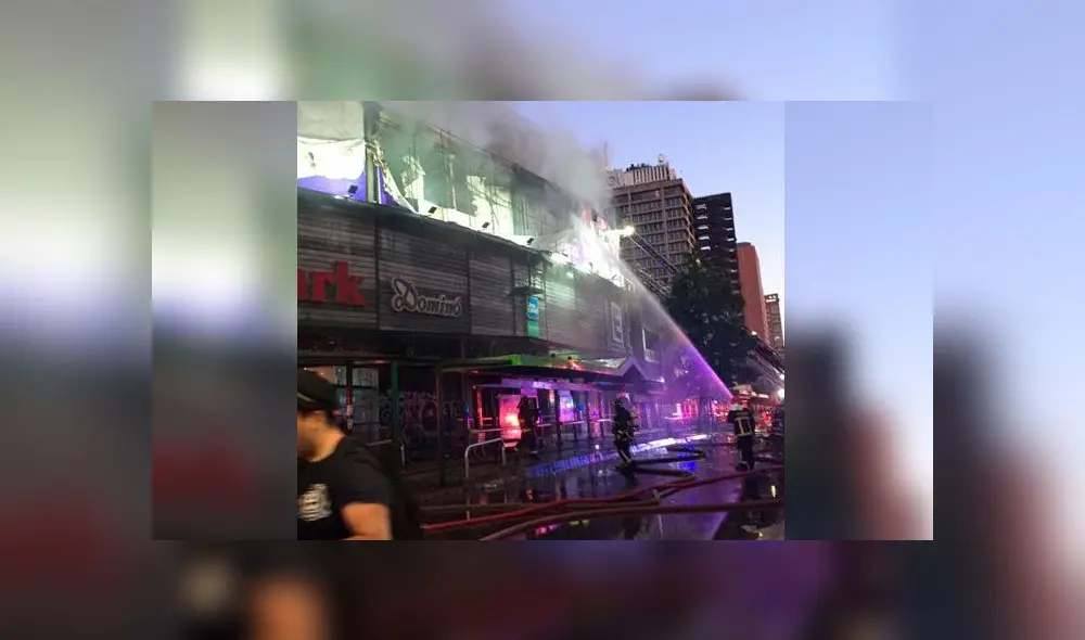 Incendio en edificio de Santiago de Chile fue causado en medio de las protestas contra Sebastián Piñera. Foto: Difusión Incendio en edificio de Santiago de Chile fue causado en medio de las protestas contra Sebastián Piñera. Foto: Difusión