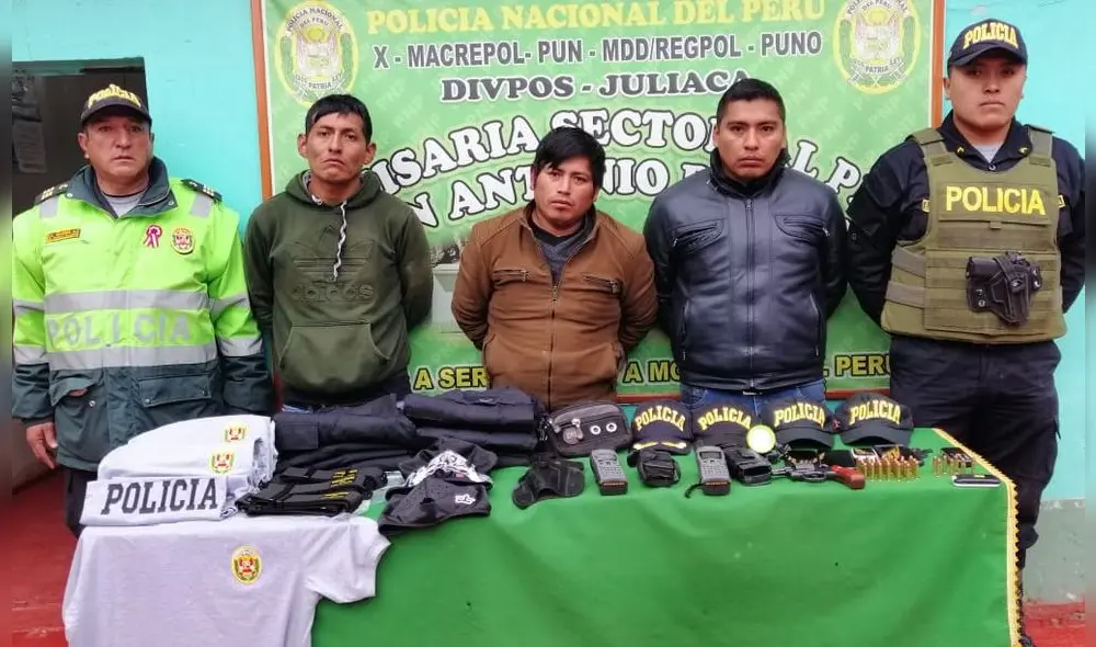 Varones fueron detenidos en Puno por trasladar sospechosamente un arma de fuego y varios uniformes para policías.