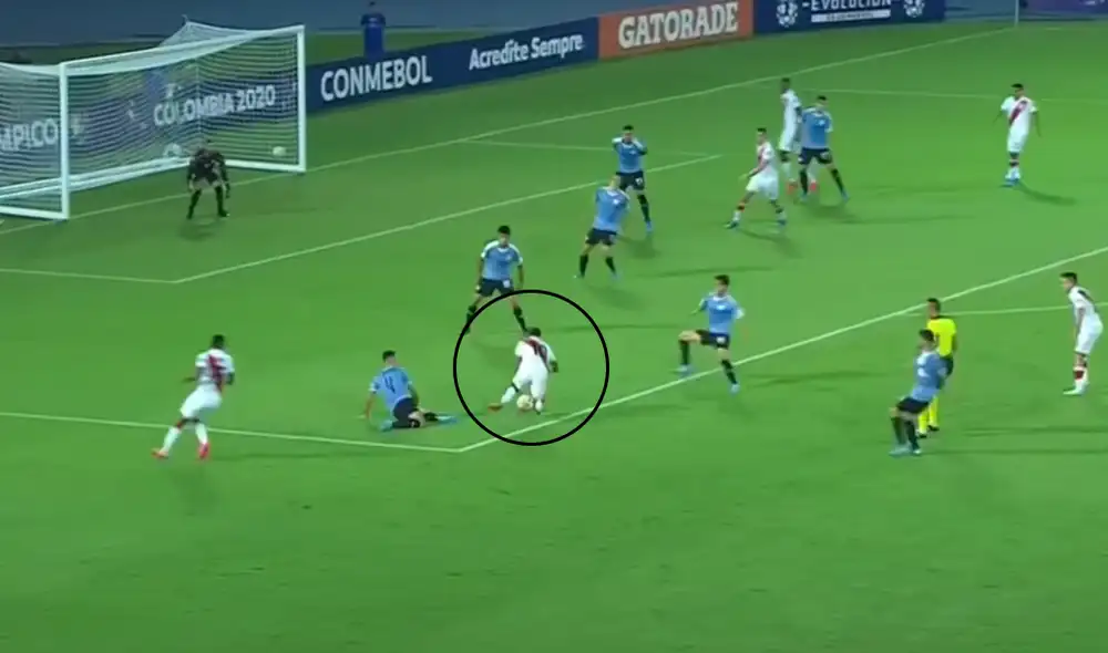 Penal no cobrado a Fernando Pacheco en el Perú vs Uruguay y Solano es expulsado en el Preolímpico Sub 23. Foto: Captura