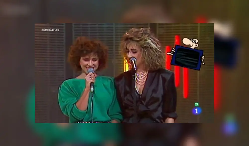 Inolvidable momento en el que Vicky Larraz presenta a Marta Sánchez como la nueva vocalista de Olé Olé. (Foto: Diario AS)