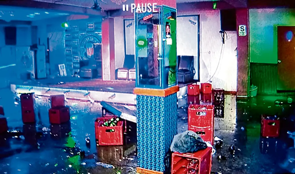 Descontrol. Así lucía por dentro la discoteca tras el operativo.