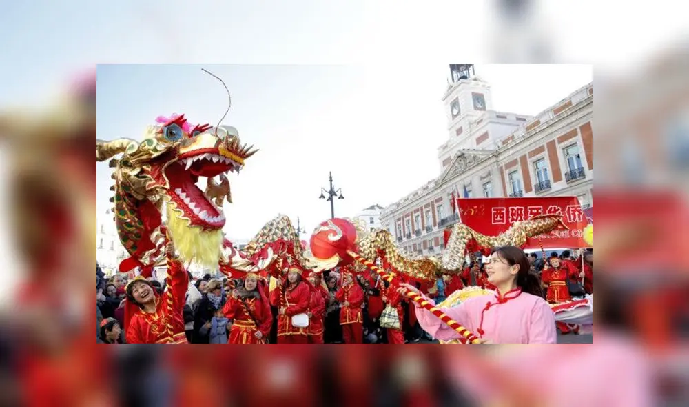 En el pasacalles se presenta el infaltable dragón chino. En el pasacalles se presenta el infaltable dragón chino.