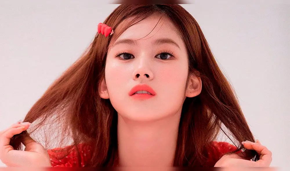 Sana deslumbra en sesión individual de fotos para la revista de moda 1st Look. Sana deslumbra en sesión individual de fotos para la revista de moda 1st Look.