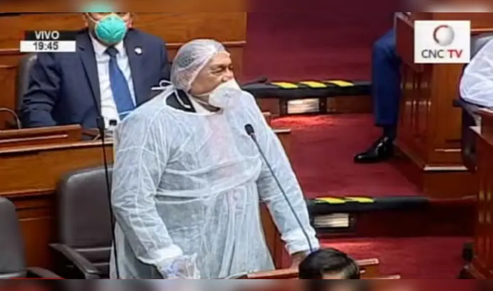 Congresistas Napoléon Puño, de Alianza Para el Progreso, pidió la palabra en el debate sobre el pedido de facultades del Ejecutivo, pero aprovechó el tiempo para pedir que no se permita entrar venezolanos al Perú. Foto: Captura Congreso.