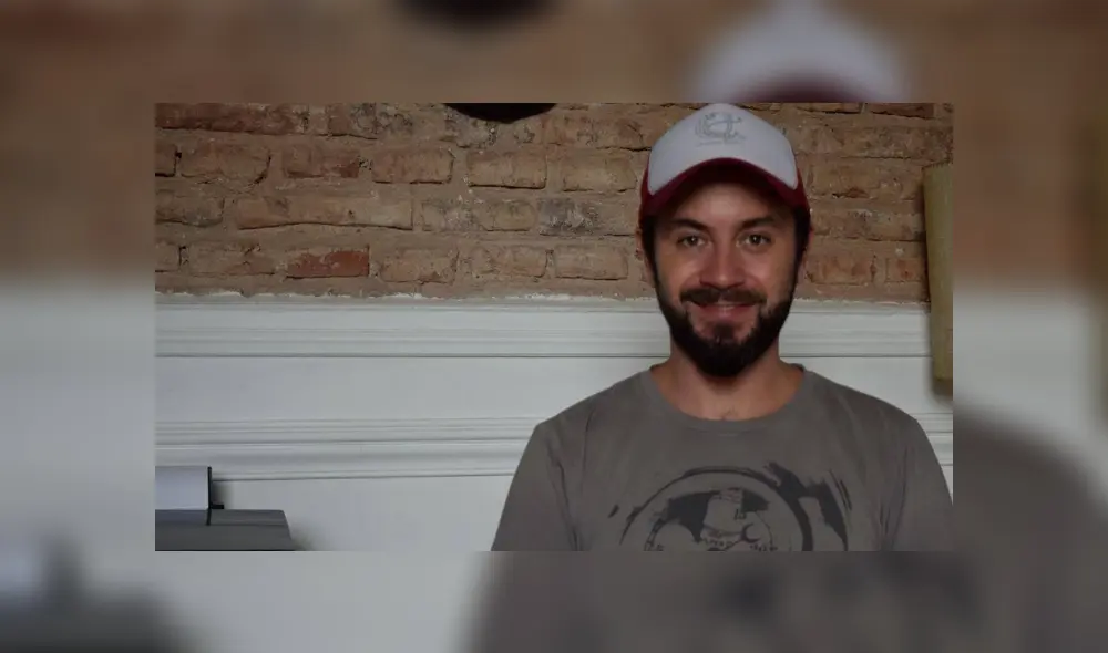 Ramiro García Zaccarías proyecta películas en un muro para los niños durante la cuarentena. Foto: TN Ramiro García Zaccarías proyecta películas en un muro para los niños durante la cuarentena. Foto: TN