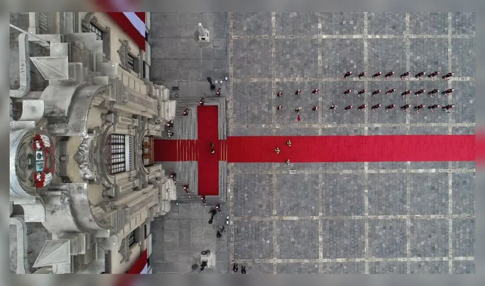 Formación de las escoltas de Palacio de Gobierno. Foto: Presidencia.
