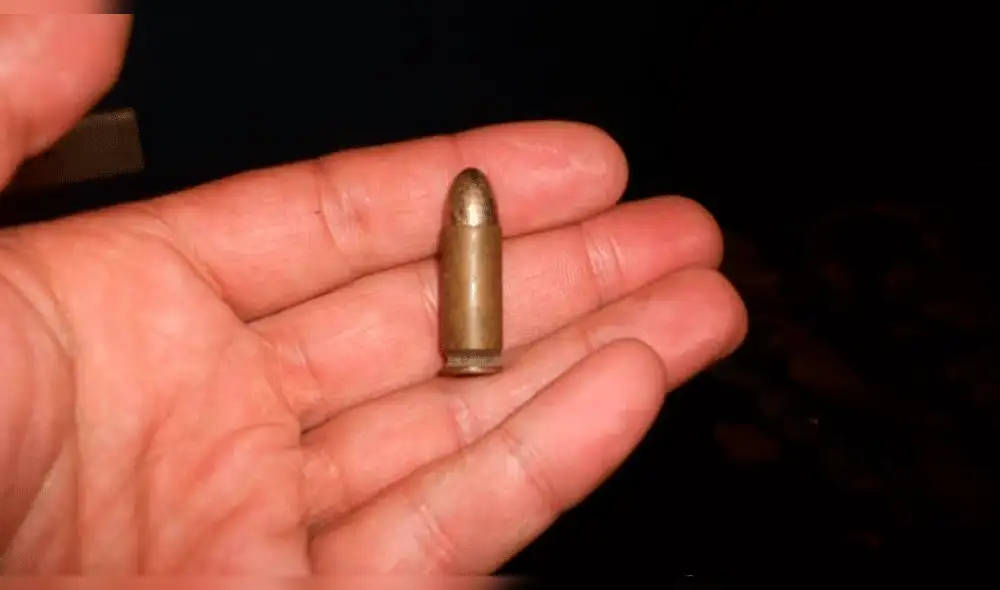 Brasil: libro detuvo una bala y estudiante se salva de morir [FOTO]