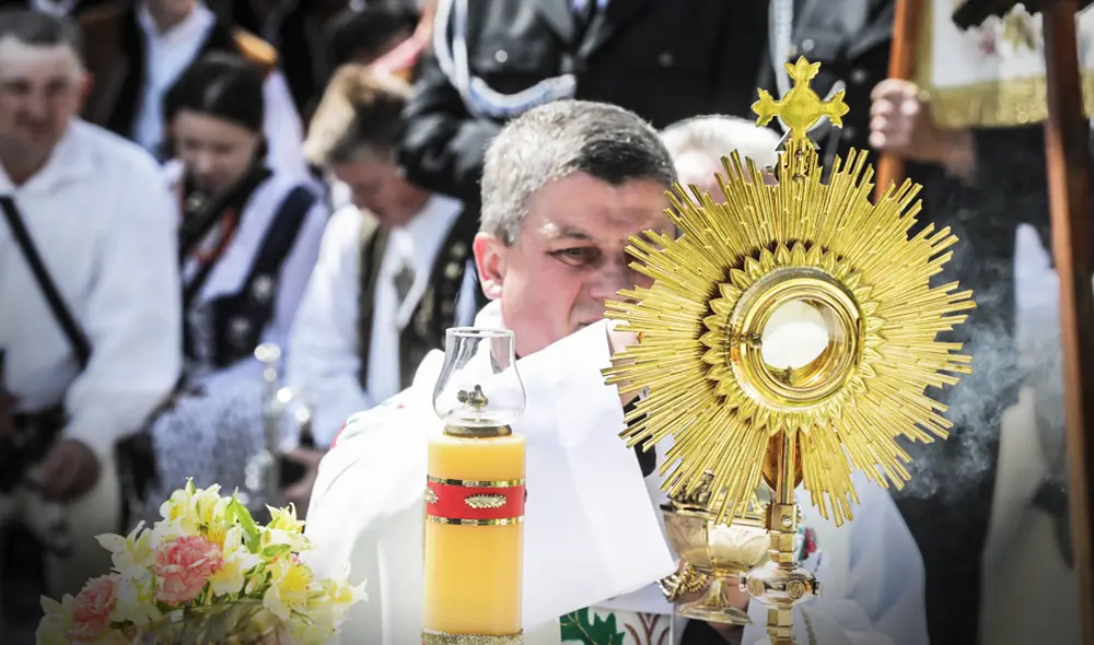 El día del Corpus Christi fue instaurado por Jesucristo cuando se reunió  la noche del Jueves Santo con sus 12 discípulos en la Última Cena.