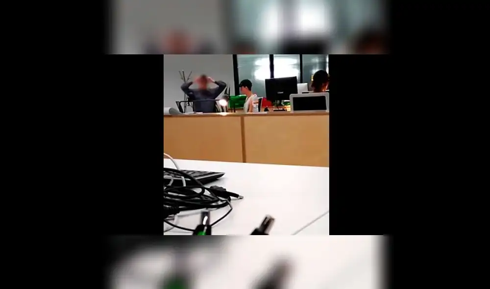 YouTube: profesor destrozó una laptop luego de que su alumno lo insultó | VIDEO