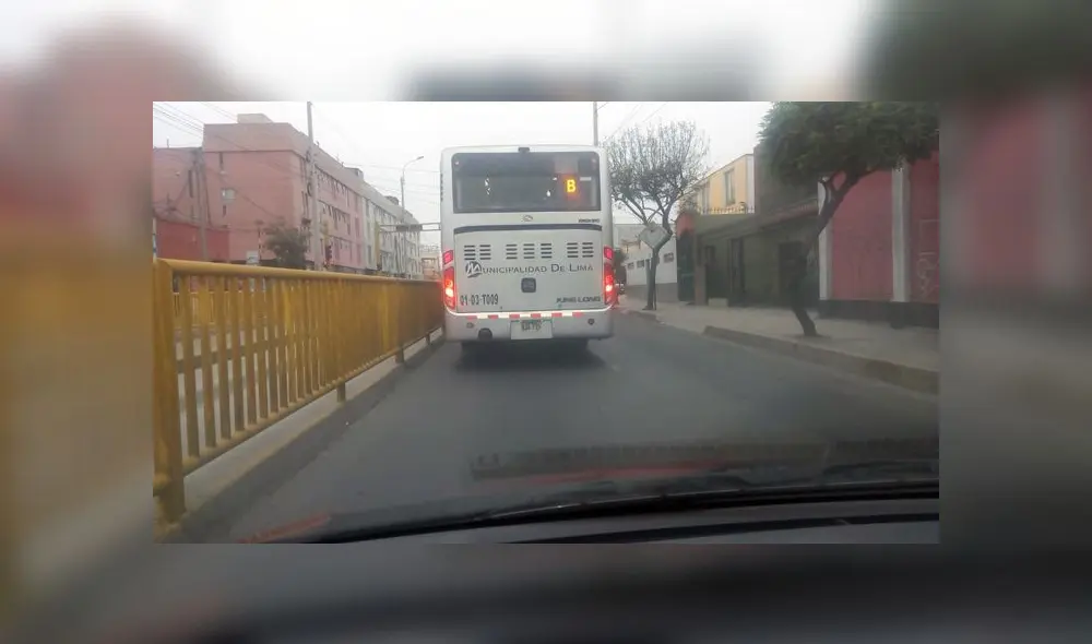 #YoDenuncio: bus del Metropolitano transita fuera de su vía 