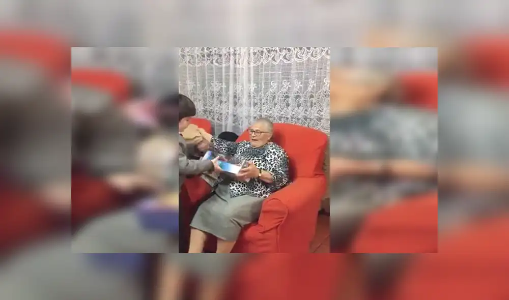 En Facebook, una anciana soñaba con tener una muñeca y fue sorprendida por su familia con un regalo especial. En Facebook, una anciana soñaba con tener una muñeca y fue sorprendida por su familia con un regalo especial.