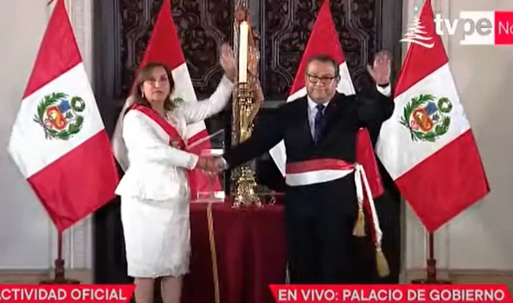 Luis Alberto Otárola Peñaranda juró como ministro de Defensa. Foto: captura TV Perú Luis Alberto Otárola Peñaranda juró como ministro de Defensa. Foto: captura TV Perú