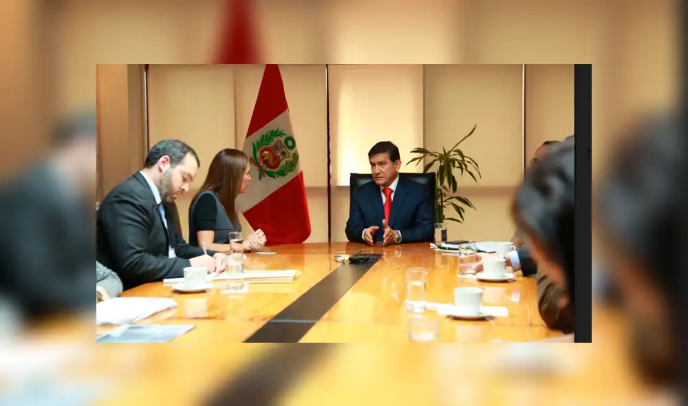 Ministro Morán se comprometió a intensificar labores para captura de Alan Azizollahoff