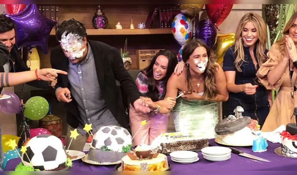 Galilea Montijo y su reacción al recibir tortazo en su cumpleaños [VIDEO]