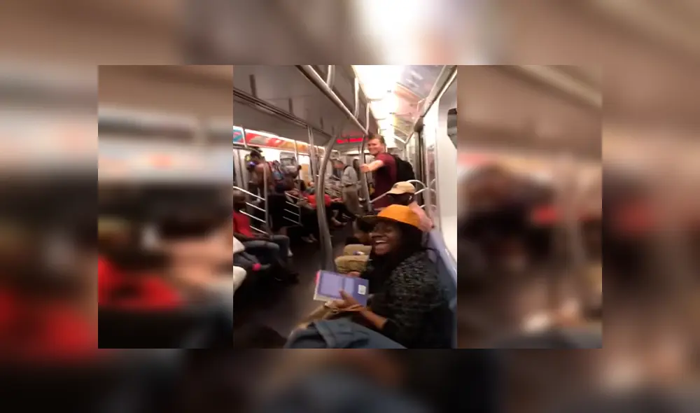 En YouTube, un joven subió al tren interpretando una canción de los Backstreet Boys y no imaginó que los pasajeros se sumarían. En YouTube, un joven subió al tren interpretando una canción de los Backstreet Boys y no imaginó que los pasajeros se sumarían.