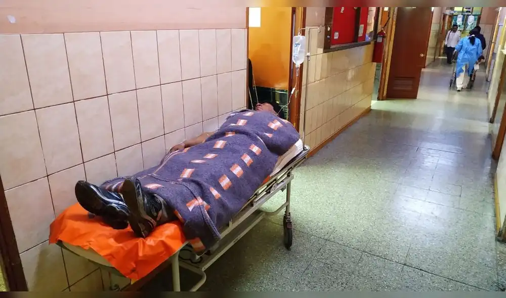 Fueron evacuados a diversos hospitales tras excesos en la verbena por el aniversario de Arequipa Fueron evacuados a diversos hospitales tras excesos en la verbena por el aniversario de Arequipa