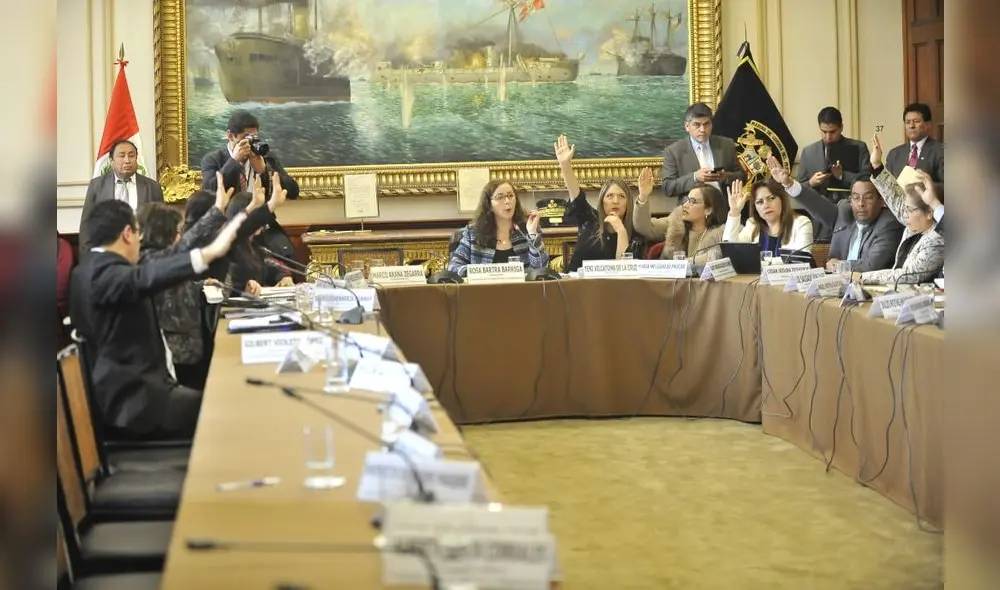 Rosa Bartra dirige la Comisión de Constitución. Foto: Javier Quispe / La República Rosa Bartra dirige la Comisión de Constitución. Foto: Javier Quispe / La República