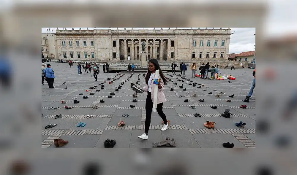 Exhiben zapatos de venezolanos en Colombia - Xenofobia