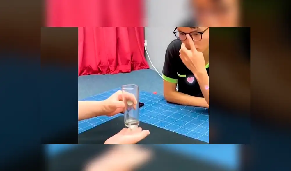 Mira cómo el joven mago engaña a la mente de su espectador. Foto: bestmagican/TikTok Mira cómo el joven mago engaña a la mente de su espectador. Foto: bestmagican/TikTok