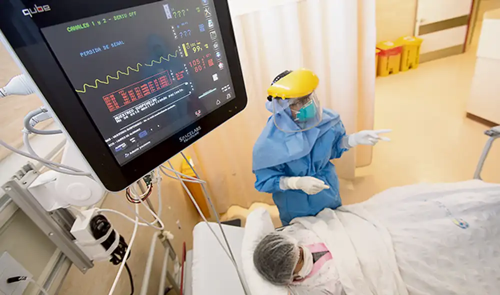 Un mes después de las primeras denuncias de las tarifas en clínicas, el ambiente no ha cambiado. Continúa el martillazo contra la economía de los pacientes con COVID-19. Foto: John Reyes. Un mes después de las primeras denuncias de las tarifas en clínicas, el ambiente no ha cambiado. Continúa el martillazo contra la economía de los pacientes con COVID-19. Foto: John Reyes.
