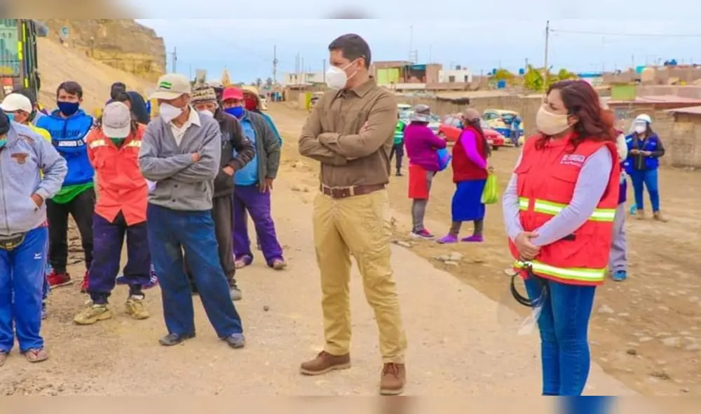 Funcionarios del MTC se reunieron con autoridades y población del distrito Punta de Bombón. Foto: MTC. Funcionarios del MTC se reunieron con autoridades y población del distrito Punta de Bombón. Foto: MTC.