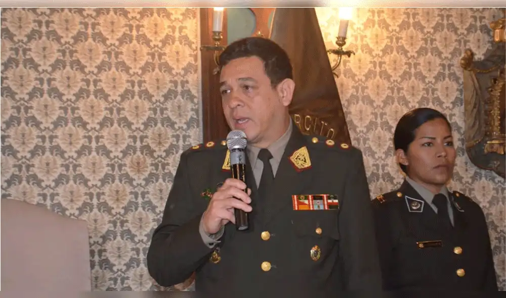 General del EP Walter Bracamonte desiste de brindar información a los medios de comunicación. General del EP Walter Bracamonte desiste de brindar información a los medios de comunicación.