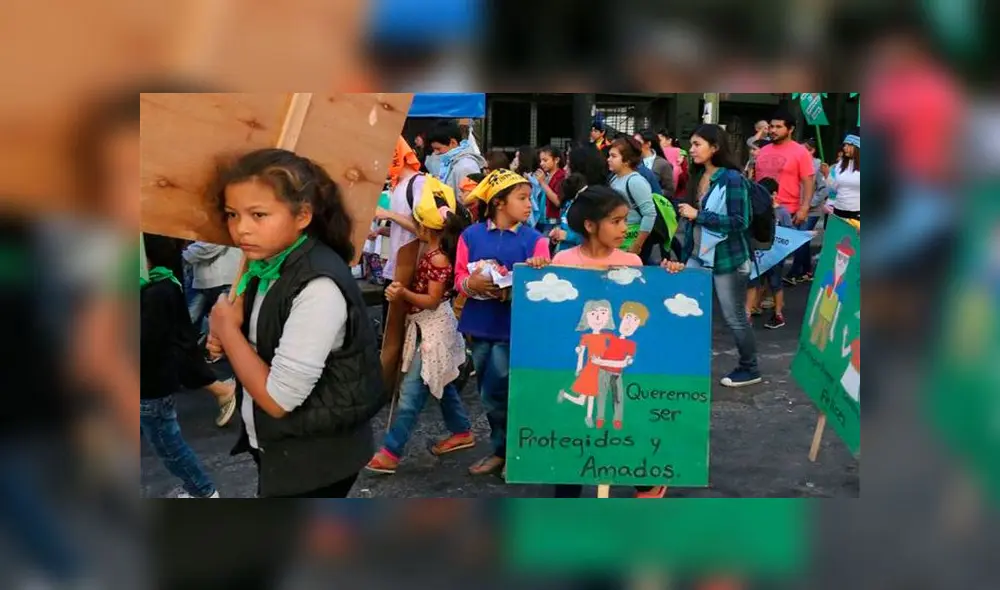 Decenas de niños marcharon contra abuso sexual en Paraguay Decenas de niños marcharon contra abuso sexual en Paraguay