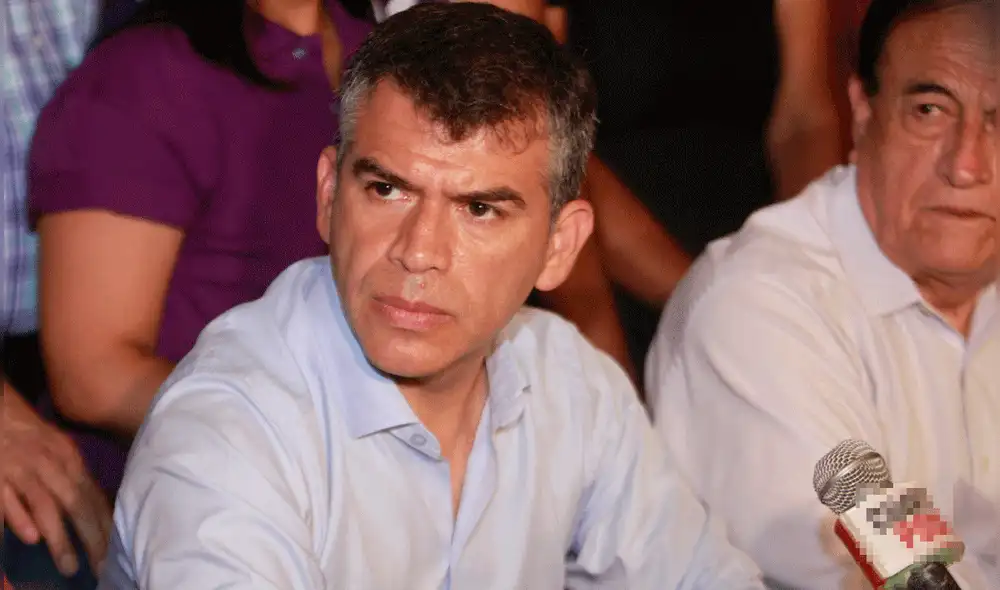 Julio Guzmán “Esta mafia congresal subestima y odia al país” Julio Guzmán “Esta mafia congresal subestima y odia al país”