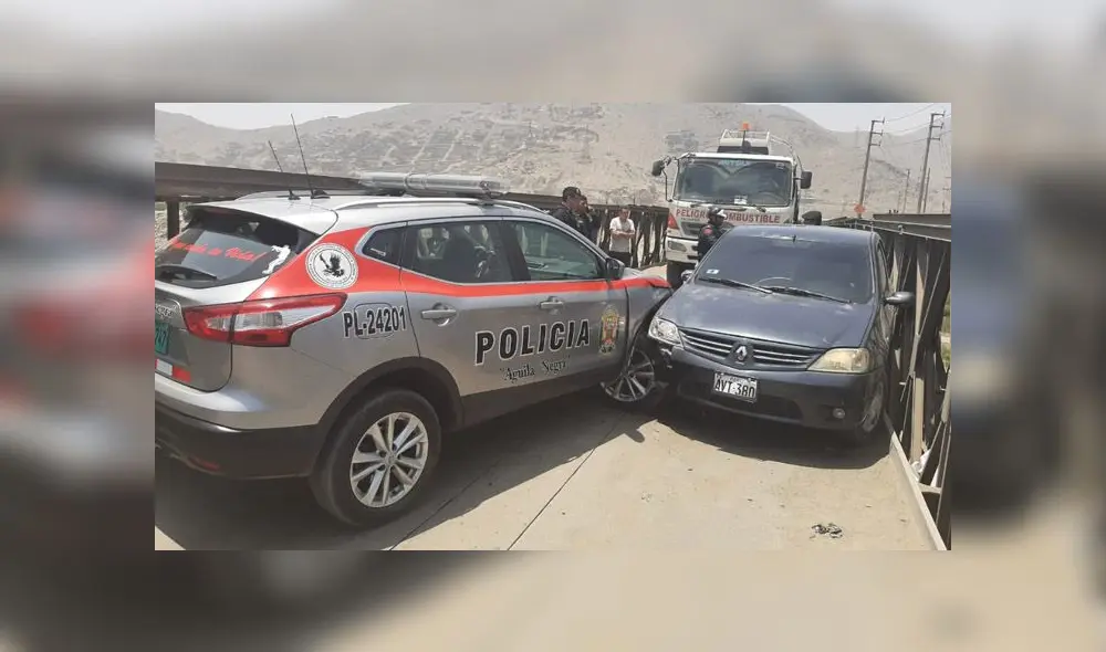 Intervención de delincuentes y recuperación de objetos robados se produjo en el puente Santa Clara. (Foto: PNP) Intervención de delincuentes y recuperación de objetos robados se produjo en el puente Santa Clara. (Foto: PNP)